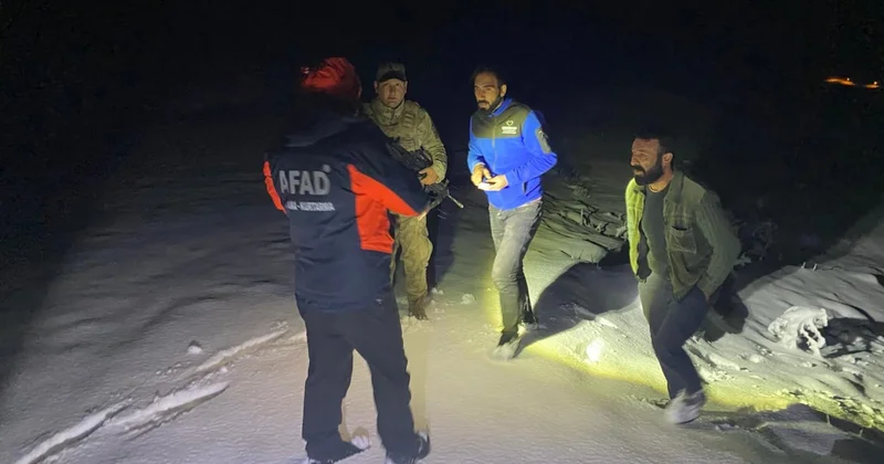 Araçları kara saplanan 2 kişi dağda mahsur kaldı Sözcü Gazetesi