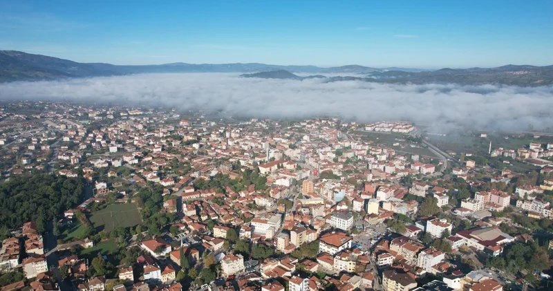 Depremin vurduğu Balıkesir Sındırgı da sis ve yıkım bir arada