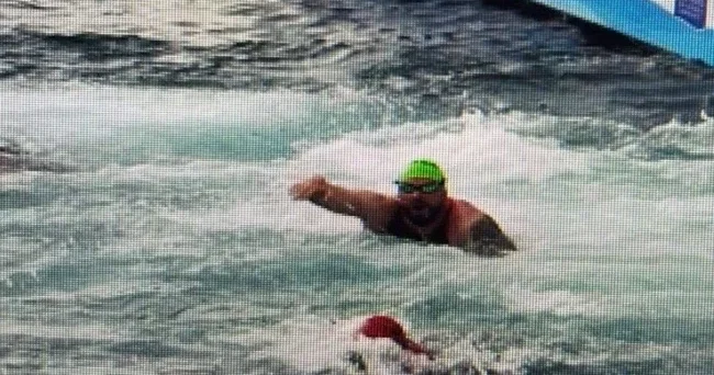 İstanbul Boğazı ndaki yarışmada kaybolmuştu... Rus yüzücünün annesi oğlunu bulana para ödülü vereceğini duyurdu