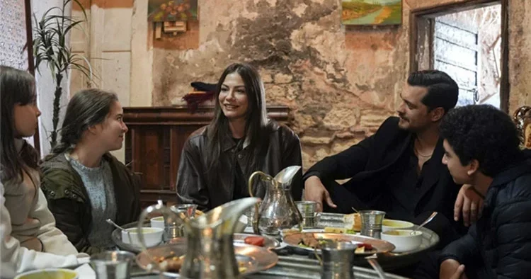 Mekanın sahibi geri geldi! Eşref Tek yetimler sofrasını yeniden kurdu