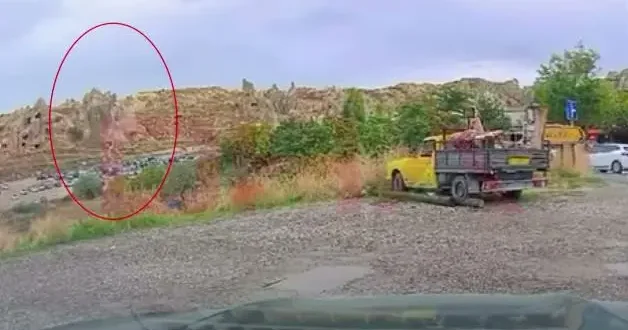 Kapadokya da peribacasından kopan kayaların düşme anına ait görüntüler ortaya çıktı