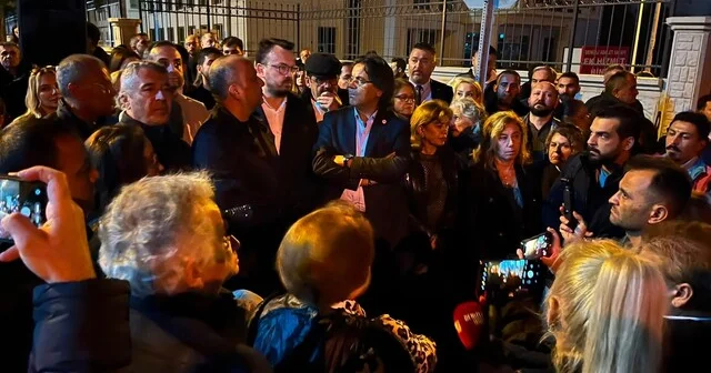 Yeni Partililer Şeniz Doğan a destek için adliye önünde toplandı Denizli Haber Habertürk Yerel Haberler