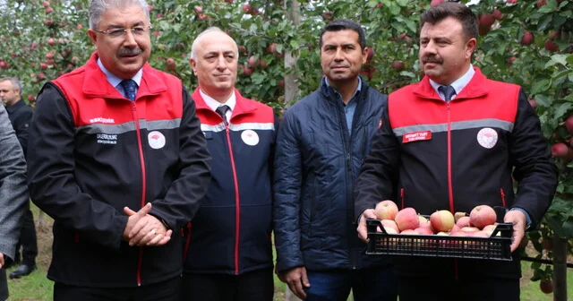 Eskişehir Valisi Yılmaz, Mahmudiye deki meyve üretim tesisini inceledi Eskişehir Haber Habertürk Yerel Haberler