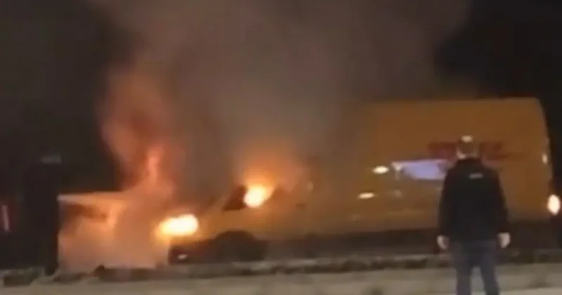Denizli’de kargo aracı alev aldı