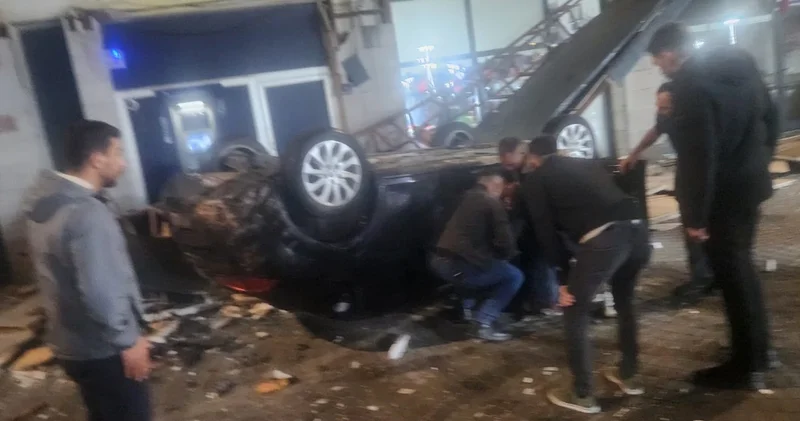 Kayseri İncesu da otomobil 50 metre yüksekten iş yerlerine düştü, sürücü yaralandı