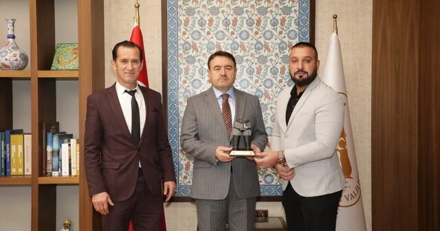 Kütahya Valisi Işın dan Pazarlar Spor Lisesi nin projelerine tam destek Kütahya Haberleri Habertürk Yerel Haberler