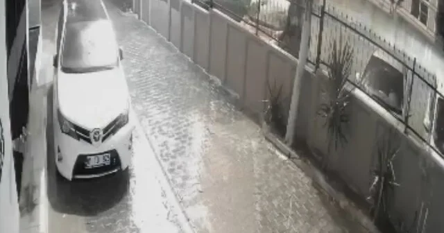 Sokak ortasında havai fişek patlattılar; balkon ve araçlara zarar verdiler Adana Haber Habertürk Yerel Haberler
