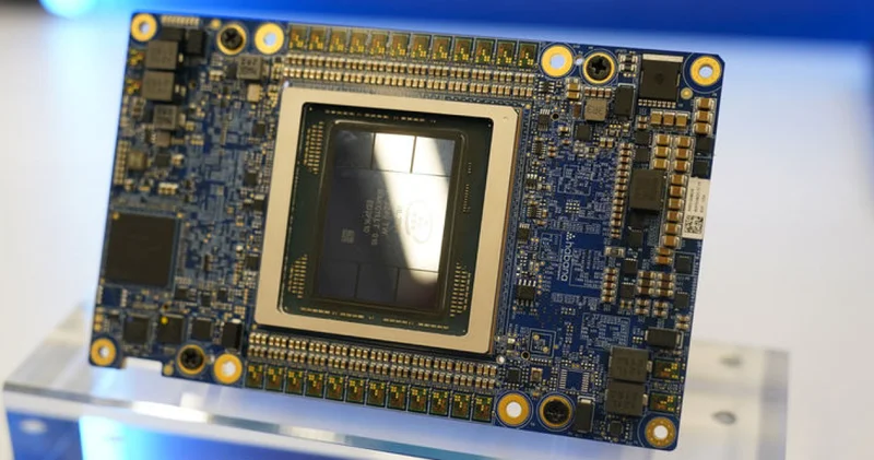 Intel in geliri arttı kârı geriledi