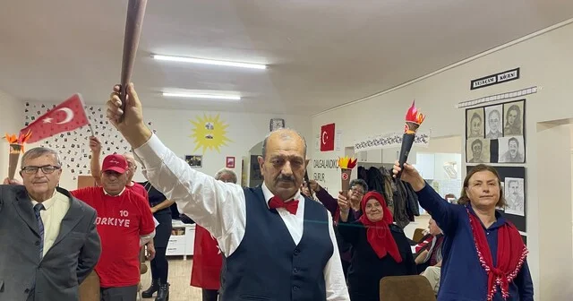 Odunpazarı Belediyesi nin yaşlı bakım merkezlerinde Cumhuriyet coşkusu Koca Çınar ve Lütfü Yüksel Yaşlı Bakım Merkezi sakinleri Cumhuriyet in 103 üncü yılını kutladı Eskişehir Haber Habertürk Yerel Haberler