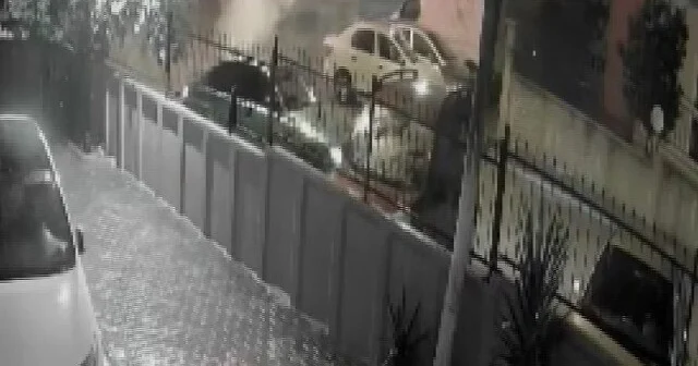 Adana da havai fişekli tehlikeli eğlence: Ateş parçaları araç ve evlere sıçradı Adana Haber Habertürk Yerel Haberler