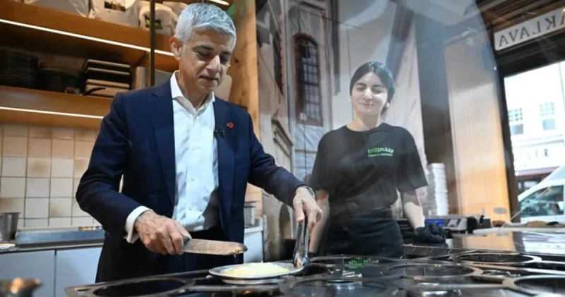 Londra Belediye Başkanı Sadiq Khan Türk restoranında künefe yaptı