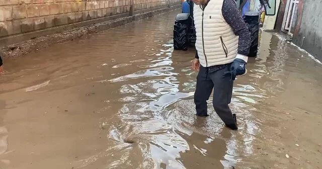 Cizre de sağanak nedeniyle cadde ve sokaklarda su birikintileri oluştu Şırnak Son Dakika Haberleri Habertürk Yerel Haberler