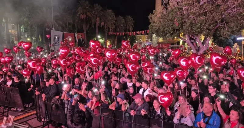 Bodrum da binlerce kişi bayramı kutladı