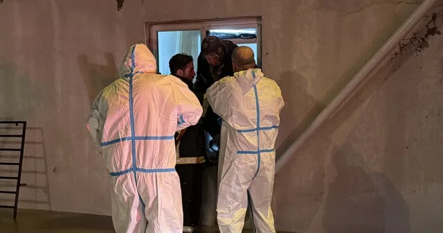 Kapıdan çıkamayan 2 yaşlı kadını itfaiye pencereden kurtardı Sel suları basan evde korku dolu dakikalar Adıyaman Haber Habertürk Yerel Haberler
