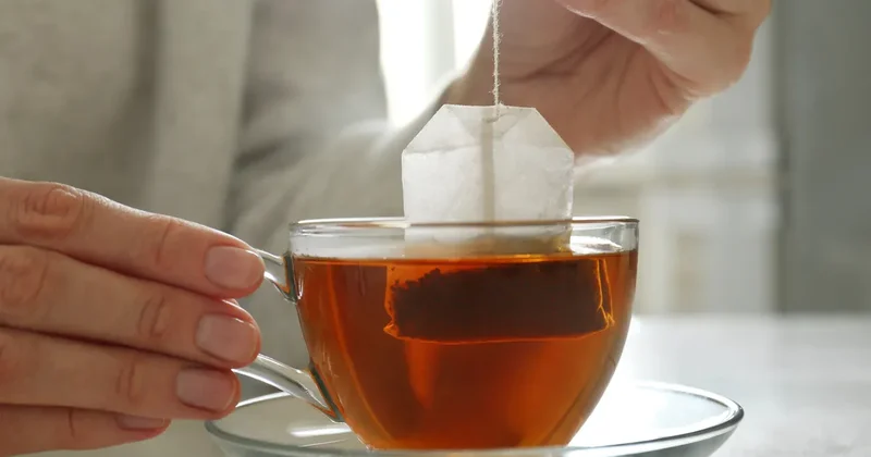 Çayı böyle içenler zehirleniyor! Hormonları yerle bir eden o hata