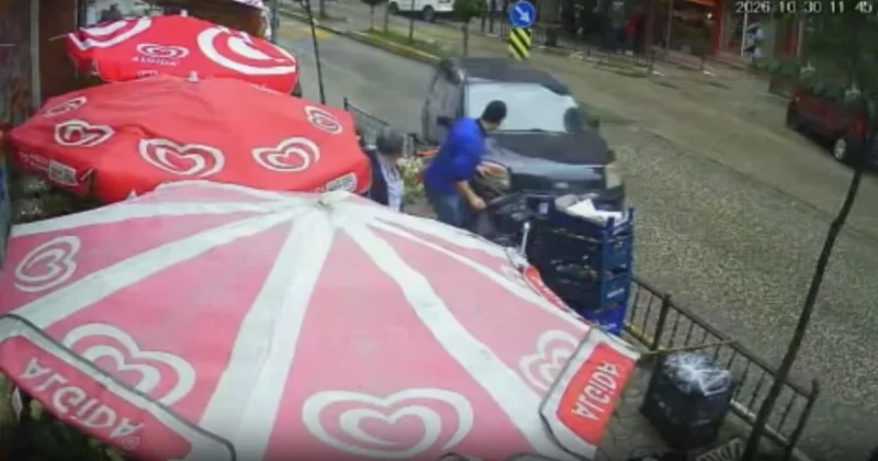 Giresun da otomobil kaldırımdaki yayalara çarptı: 3 yaralı