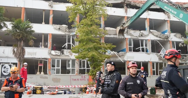 İzmir depreminin 6 ıncı yılında dev tatbikat Ege Bölgesi nin muhtemel felaket senaryosu tatbikatla test edildi İzmir Haber Habertürk Yerel Haberler