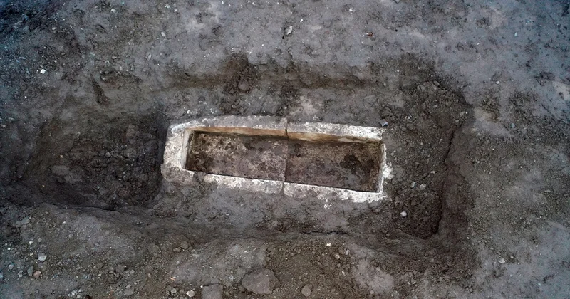Taşköprü de çiftçi tarlayı sürerken lahite rastladı: Kemikler incelemeye alındı