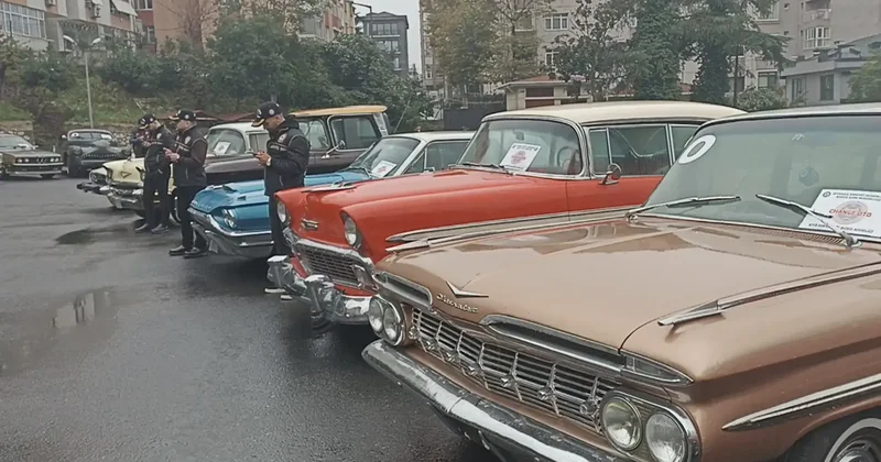 İstanbul merkezli change oto operasyonunda ele geçirilen klasik araçlar emniyette sergilendi