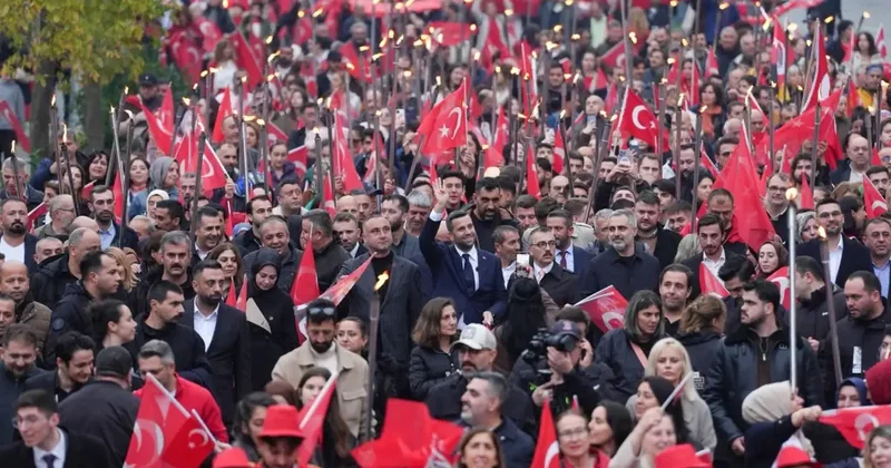 Ataşehir’de 29 Ekim Cumhuriyet Bayramı coşkusu! Binlerce kişi kortej yürüyüşünde buluştu