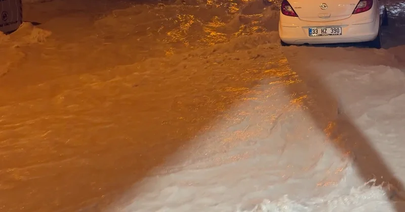 Mersin de sağanak Akdeniz ve Toroslar da ev ve iş yerlerinin girişini su bastı