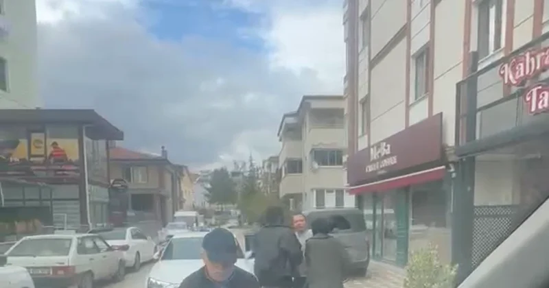 Tokat ta servis şoförüyle yol tartışması kavgaya döndü! Öğrenciler o anları kaydetti