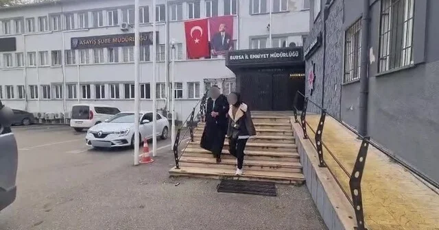 Kapısını film ile açtığı evden ziynet çalan kadın hırsız yakalandı Bursa da 450 bin liralık ziynet eşyası çalan kadın şüpheli yakalandı Bursa Son Dakika Haberleri Habertürk Yerel Haberler
