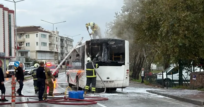 Çanakkale’de özel halk otobüsü alev alev yandı