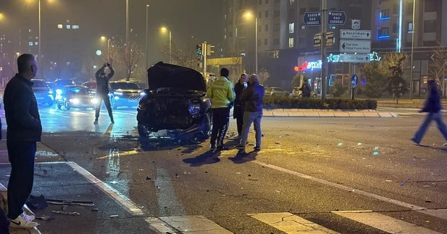 Kayseri de 2 otomobilin karıştığı kazada yaralanan olmadı Kayseri Haberleri