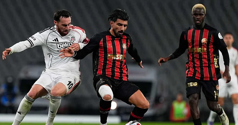 Beşiktaş penaltıyı kaçırdı: Dakikalar sonra sakatlık geldi