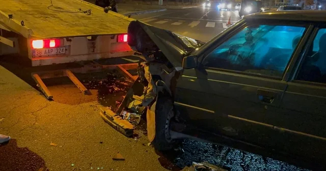 Kavşakta otomobile çarptı, karşı yola geçti: 2 yaralı Kayseri Haberleri