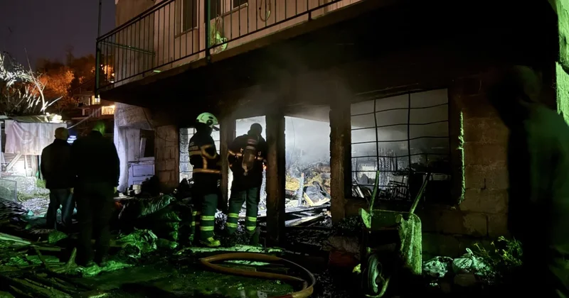 Kömürlükte çıkan yangın binaya sıçramadan söndürüldü Sözcü Gazetesi
