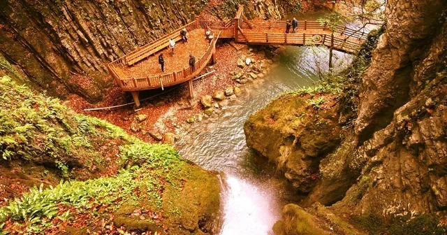 Aktaş şelalesinin doğal güzelliği paylaşıldı Düzce Haberleri