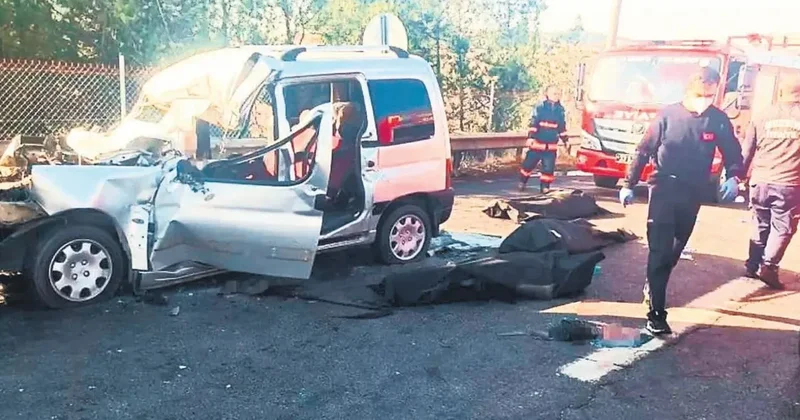 Kamyona çarpan araç 3 kişiye mezar oldu