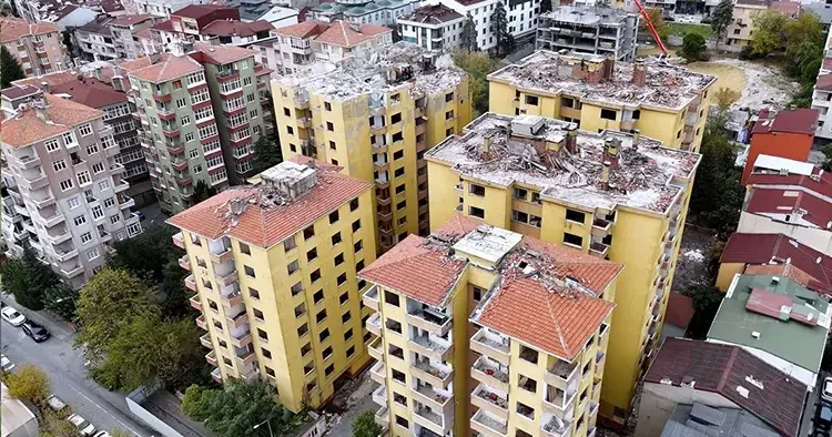 Bakan Kurum: Doğuş Sitesi sakinleri artık korkuyla uyanmayacak