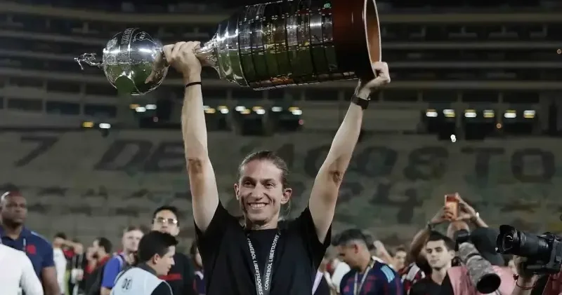 Filipe Luis kupaları kaldırmaya devam ediyor: 5 inci şampiyonluğunu aldı Futbol Haberleri