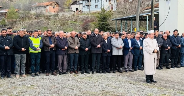 Onlarca kişinin mezar yeri taşınmıştı, gıyabi cenaze namazı kılındı Bolu Haberleri