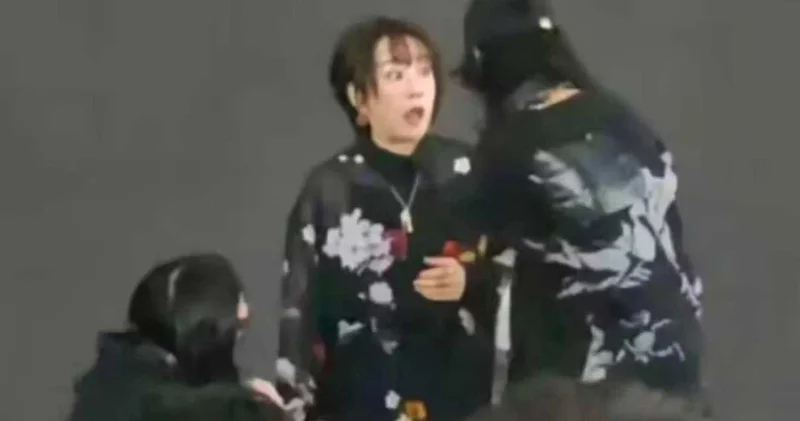 İki ülke arasındaki gerginlik sahneye sıçradı: Konseri yarıda kesildi