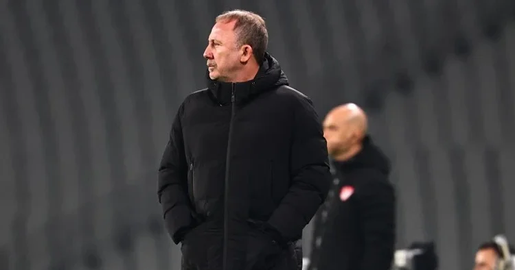 Beşiktaş ta Sergen Yalçın dan transfer açıklaması ve eleştirilere tepki!