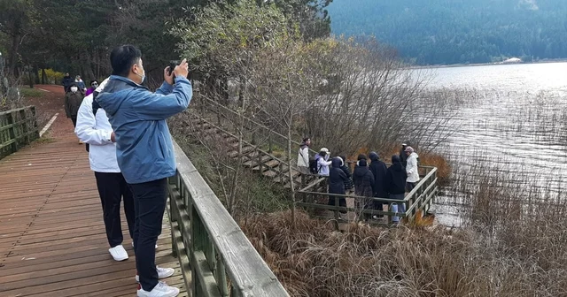 Bolu nun doğa harikası Abant Gölü ne ziyaretçi akını Bolu Haberleri