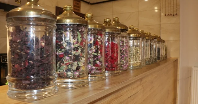 Çeşit çeşit bulunuyor, isimleri ile dikkat çekiyor Çeşidi bol, isimleri ilginç bitki çayları dikkat çekiyor Sivas Haberleri