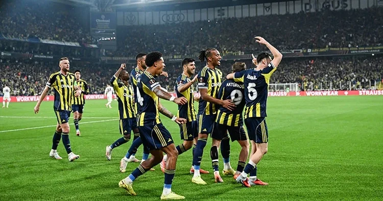 Fenerbahçe de derbi öncesi 2 isimde belirsizlik var!