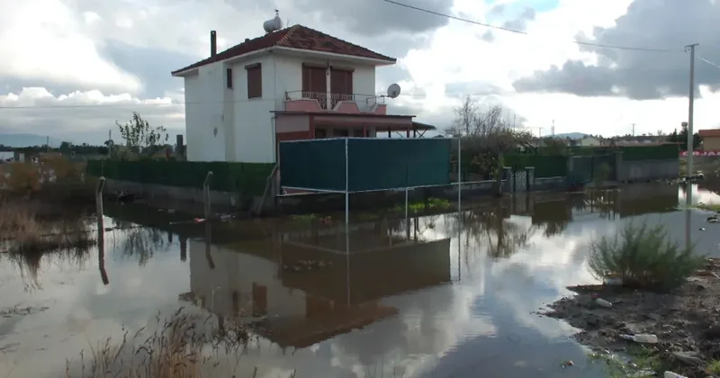 Balıkesir de Sağanak Eğlenceye Dönüştü