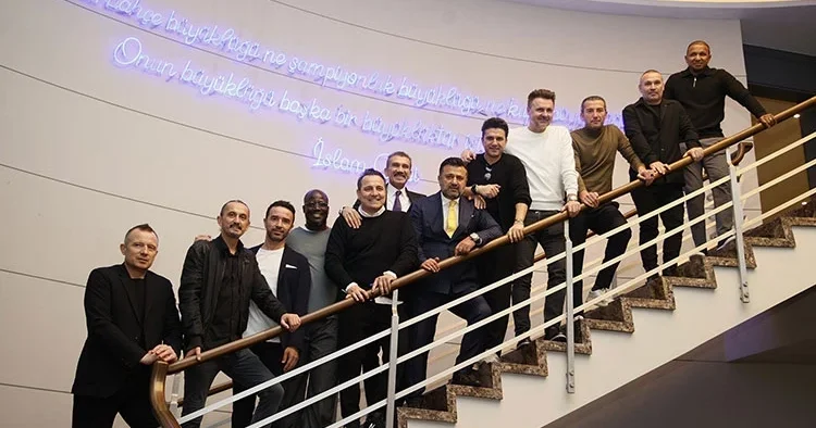 Fenerbahçe nin eski yıldızları derbi öncesi bir araya geldi!