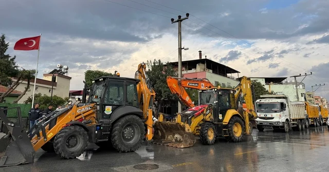 Tarsus ta gece boyunca yağış mesaisi Mersin Haberleri