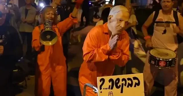 İsrailliler Binyamin Netanyahu yu protesto etti VİDEO İZLE