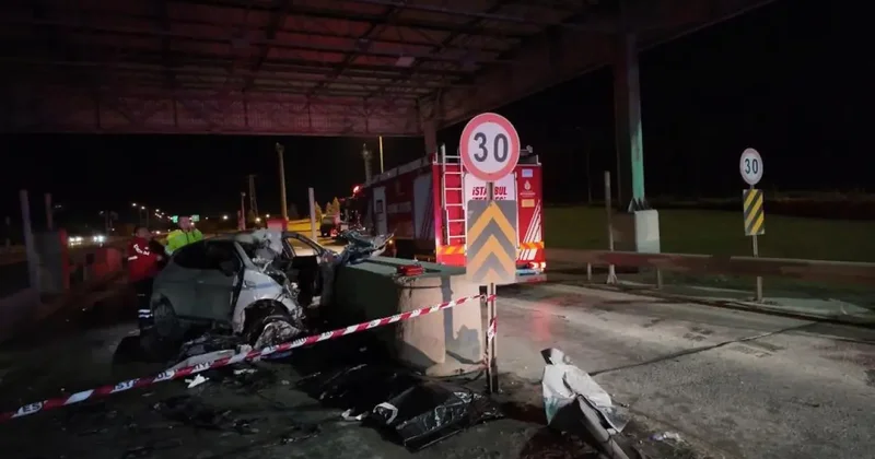 Otomobil gişelere saplandı: Genç doktordan acı haber!