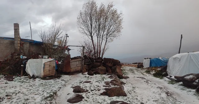 Afyonkarahisar ın 1300 rakımlı yaylasına mevsimin ilk karı düştü Afyonkarahisar Haberleri