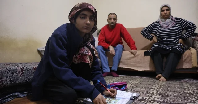 Tek odalı evde hayat mücadelesi veren Meryem in tek hayali mavi boyalı bir oda Anne Nuriye Dülger: Çocuklarımın yaşayacağı güzel bir ev olsun istiyorum Hatay Haberleri