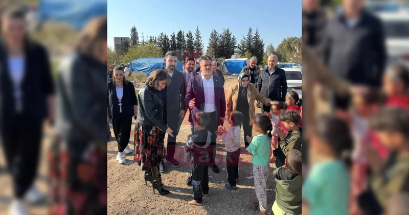 AKP li ismin gösterişi tepki çekti! Ayağındaki 80 bin liralık botla yalın ayaklı çocuklara yardıma gitti!